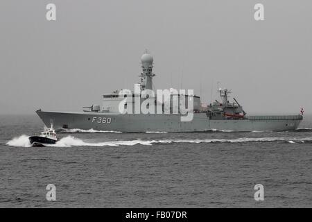 KDM-Hvidbjoernen, eine Fregatte der Thetis-Klasse von der dänischen Marine, während der Übung Joint Warrior 14-1... Stockfoto