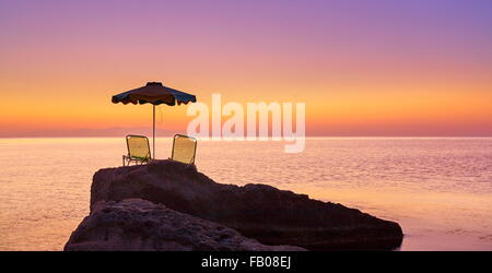 Sonnenaufgang über der Bucht von Kalithea, Rhodos, Griechenland Stockfoto