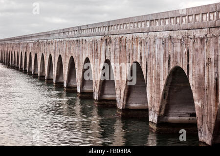 Bögen von alten East Coast Railway steinerne Brücke verbindet Florida Keys, Vereinigte Staaten von Amerika. Stockfoto