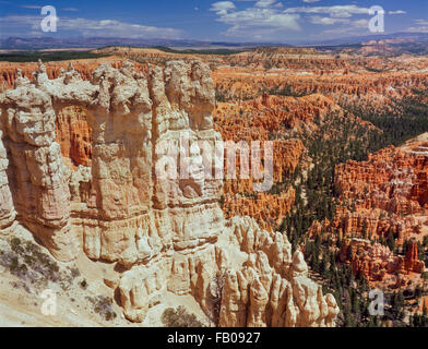 Natürliches Fenster in Sandsteinwand über dem bryce Canyon, utah Stockfoto