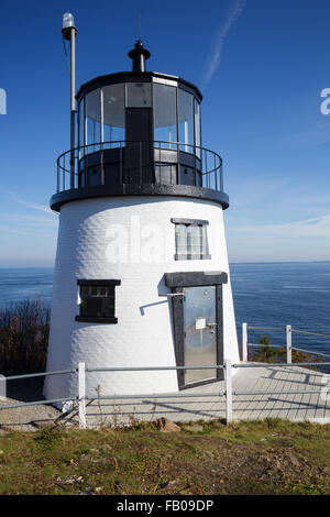 Owls Head Light, gegründet 1825, am Eingang des Rockland Hafen in die Stadt Eulen Kopf, Maine. Stockfoto