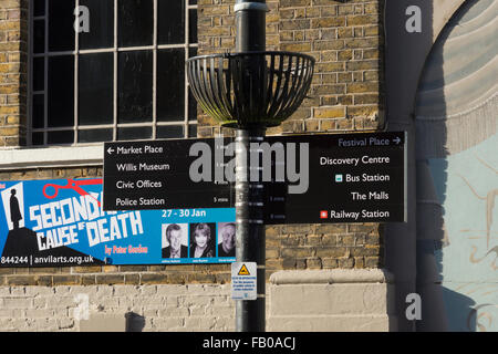 Eine Straße Zeichen außerhalb der Haymarket Theatre in Basingstoke Stockfoto