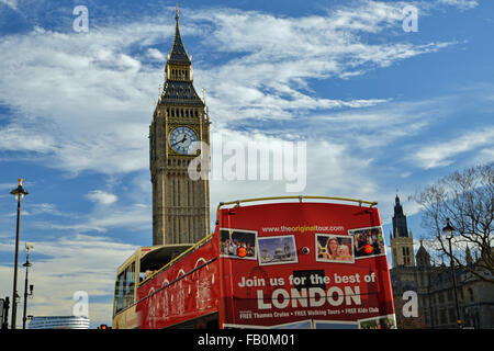 Big Ben mit roten Tour Bus in Szene London Vereinigtes Königreich Stockfoto