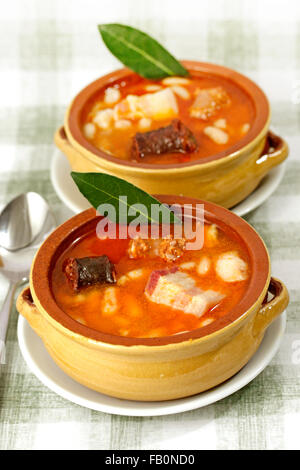 Asturianische Fabada. Spanische typisches Gericht. Stockfoto