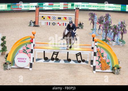 Liverpool International Horse Show, Januar 2016, Vereinigtes Königreich.  Philip Carey auf hippe junge Stockfoto