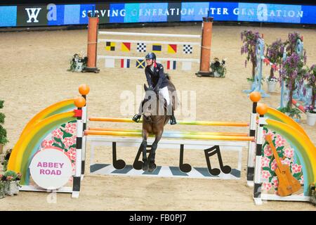 Liverpool International Horse Show, Januar 2016, Vereinigtes Königreich. Chloe Winchester auf Avoca "Walküre" Stockfoto