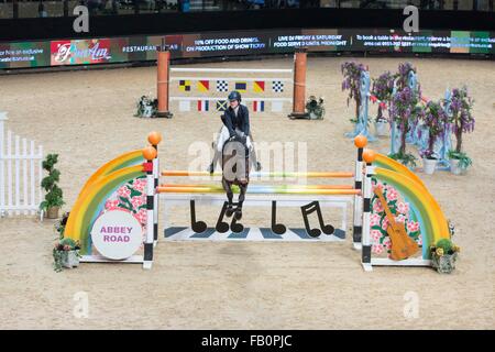 Liverpool International Horse Show, Januar 2016, Vereinigtes Königreich.  Abbe Burchmore-Eames auf Wildandri E Stockfoto