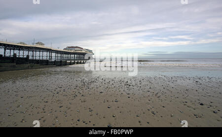 Cromer Pier in North Norfolk UK an einem kalten Januar Morgen Stockfoto