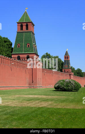 Die zunächst namenlose und zweite unbenannte Turm (1480s) des Kreml in Moskau, Russland Stockfoto