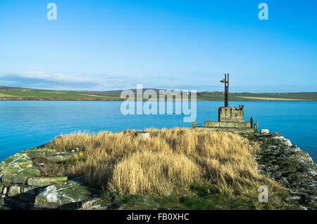 dh Swanbister Bay ORPHIR ORKNEY Kormoran Vögel am alten pier Stockfoto