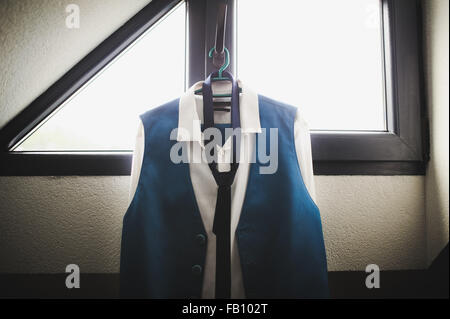 Schöne Smoking des Bräutigams am Morgen Vorbereitungen Stockfoto