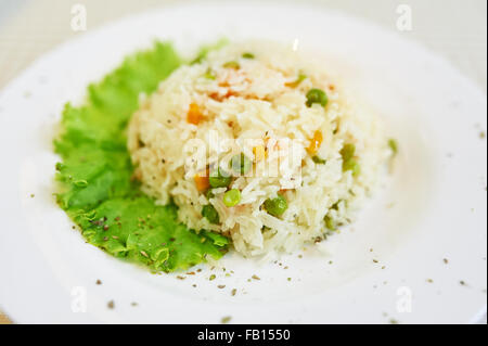 Frühling-Risotto mit Gemüse Stockfoto