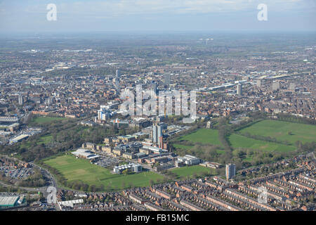 Allgemeine Luftaufnahmen über die East Midlands-Stadt von Leicester an einem sonnigen Tag Stockfoto