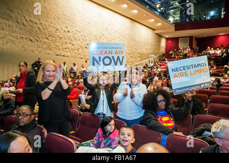 River Rouge, Michigan - Bewohner in der Nähe von Marathon-Öl-Raffinerie gegen Vorschlag für erhöhte Schwefelemissionen. Stockfoto