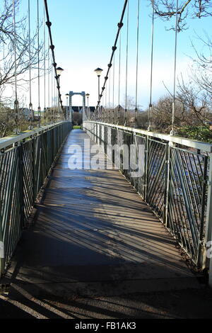 Karottenhosenträger Wehr Brücke, Exeter, Devon, England, UK Stockfoto