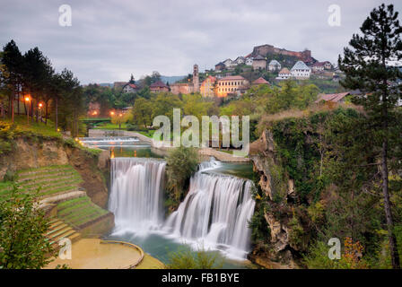 Zvonik/Toranj Sv. Lukas (Glockenturm der St. Lukas), Crkva Sv. Marije (Marienkirche), Sahat Kula, Plivski Vodopad, Jajce, Srednjobosanski Kanton/Kanton Sredisnja Bosna (Kanton Zentralbosnien), werden Bosne ich Hercegovine, Bosnien und Herzegowina Stockfoto