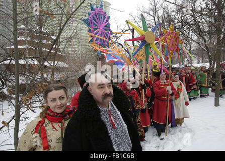 Kiew, Ukraine. 4. Dezember 2015. Ukrainer feiern orthodoxe Weihnachten in Kiew. © Swoboda Stepanov/ZUMA Draht/Alamy Live-Nachrichten Stockfoto