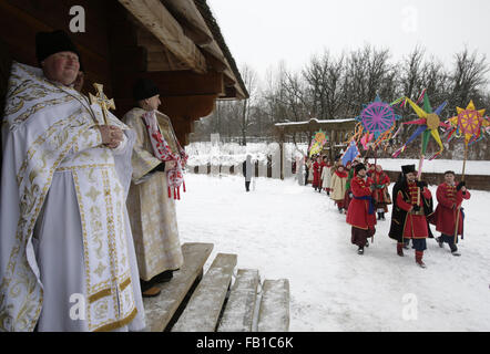 Kiew, Ukraine. 4. Dezember 2015. Ukrainer feiern orthodoxe Weihnachten in Kiew. © Swoboda Stepanov/ZUMA Draht/Alamy Live-Nachrichten Stockfoto