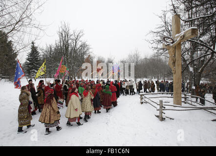 Kiew, Ukraine. 4. Dezember 2015. Ukrainer feiern orthodoxe Weihnachten in Kiew. © Swoboda Stepanov/ZUMA Draht/Alamy Live-Nachrichten Stockfoto