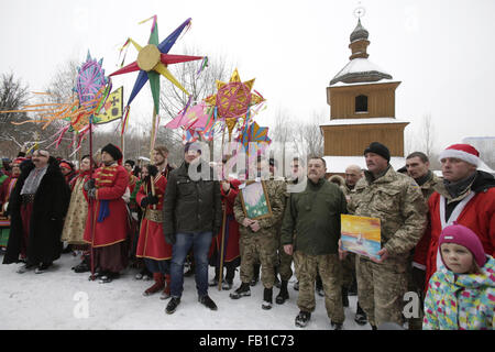 Kiew, Ukraine. 4. Dezember 2015. Ukrainer feiern orthodoxe Weihnachten in Kiew. © Swoboda Stepanov/ZUMA Draht/Alamy Live-Nachrichten Stockfoto