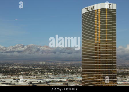 Blick von der 64-Geschichten groß Trump Hotel Las Vegas, das den größten besetzten Gebäude in Las Vegas, USA, 6. Januar 2016. Das Luxus-Hotel ist im Besitz der Trump Organisation LLC aus Immobilien Mogul Donald Trump. Das Hotel wurde am 31. März 2008 eröffnet und im September 2012 Trump Organization 300 Appartmens an der Hilton Hotelgruppe verkauft. Foto: Christoph Dernbach/Dpa - NO-Draht-Dienst- Stockfoto