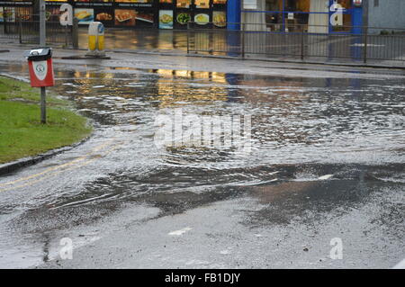 Dundee, Tayside, Scotland, UK, 7. Januar 2016 Ardler Dorf Überschwemmungen verursacht durch schweren Regen Credit: Liam Richardson/Alamy Live News Stockfoto