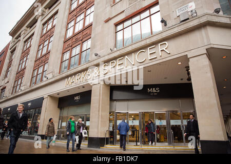 London, UK. 7. Januar 2016. Marks & Spencer-Flagship-Store am Marble Arch Anteile an Marks & Spencer stieg 1 % als Reaktion auf seine Weihnachts-Ergebnisse und eine Veränderung in ihren Chef mit Wirkung vom April. Bildnachweis: Mark Kerrison/Alamy Live-Nachrichten Stockfoto