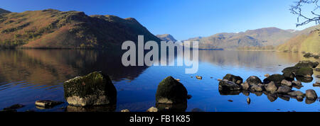 Frühling Reflexionen im Ullswater, Nationalpark Lake District, Cumbria, England, UK. Stockfoto