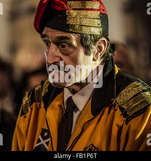 Barcelona, Katalonien, Spanien. 7. Januar 2016. Ein Pro-Unabhängigkeit-Demonstrator vor "Generalitat" in Barcelona Proteste für eine neue katalanische Regierung ohne Artur Mas drei Tage bevor die Investitur nach der Landtagswahl im September Credit endet: Matthias Oesterle/ZUMA Draht/Alamy Live News Stockfoto