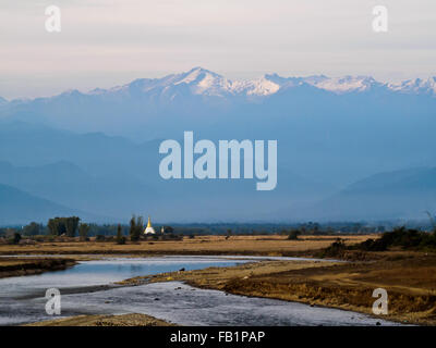 Die malerische Landschaft von Mandalay und seinen schneebedeckten Bergen, nördlichen Myanmar Stockfoto