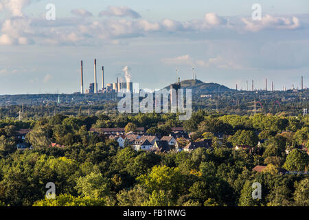 Blick auf den nördlichen Teilen von Essen, Deutschland, Ruhrgebiet, in Richtung Gelsenkirchen, Industriegebiet, Stockfoto