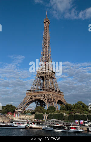 Der Eiffelturm und der Seine, Paris, Frankreich. Stockfoto