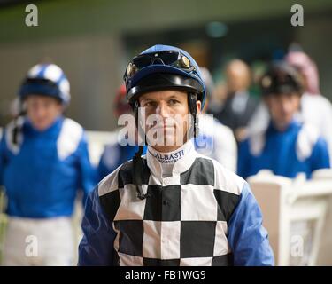 Dubai, Vereinigte Arabische Emirate. 7. Januar 2016. Patrick Dobbs vor dem fahren in der Vollblüter Handicap bewerteten 95-108 in der ersten Sitzung der 2016 Dubai WOrld Cup Carnival Credit: Tom Morgan/Alamy Live News Stockfoto