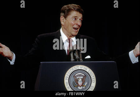 Rosemont, Illinois, USA, 12. August 1986 Präsident Ronald Reagan 38. Pressekonferenz während seiner Reise nach Chicago.  Bildnachweis: Mark Reinstein Stockfoto