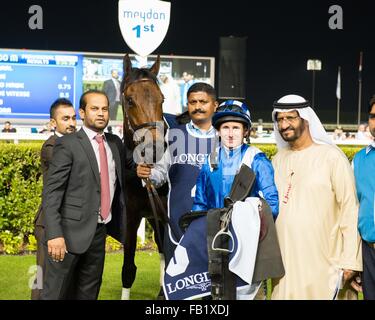 Dubai, Vereinigte Arabische Emirate. 7. Januar 2016. Paul Hanagan in den Parade-Ring nach dem Reiten Ertijaal Rennen 3 Vollblüter Handicap gewinnen 100-113 in Meydan Credit bewertet: Tom Morgan/Alamy Live News Stockfoto