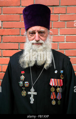 Russisch-orthodoxe militärische Priester im Kreml in Moskau, Russland Stockfoto