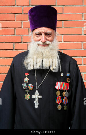 Russisch-orthodoxe militärische Priester im Kreml in Moskau, Russland Stockfoto