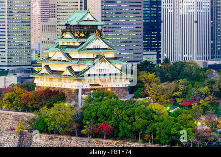 Osaka, Japan Skyline bei Osaka Castle Park. Stockfoto