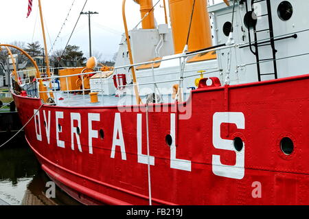 Lightship Overfalls, jetzt ein Museumsschiff, an seinem Dock in Lewes, Delaware. Stockfoto