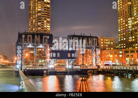 Pier von Long Island in der Nähe von Gantry Plaza State Park - Stadtteil Queens - New York City. Stockfoto