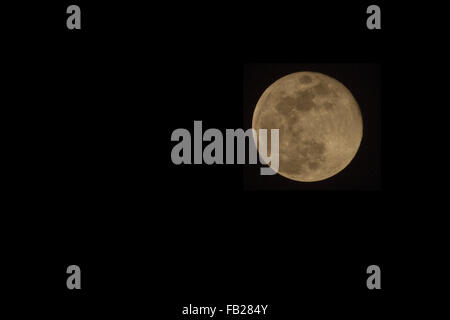 Ein Vollmond gesehen aus Uganda Stockfoto