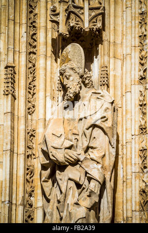 Toledo, Kaiserstadt. Skulpturen an der Fassade der Kathedrale Stockfoto