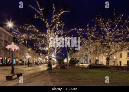 Weihnachten Hintergrund mit glühenden Bäume Stockfoto