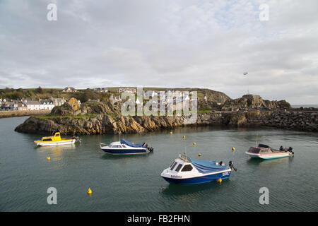 Am späten Nachmittag Sonne trifft die Küste bei Portpatrick in Dumfries und Galloway, Schottland, Großbritannien. Stockfoto