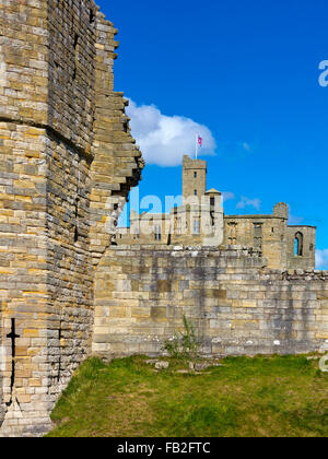 Die Ruinen der Warkworth Castle, einem mittelalterlichen Gebäude in Northumberland-Nord-Ost England UK Stockfoto