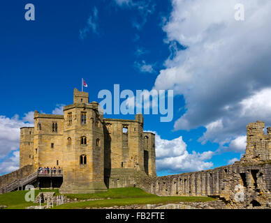 Der Bergfried in den Ruinen von Warkworth Castle, einem mittelalterlichen Gebäude in Northumberland-Nord-Ost England UK Stockfoto