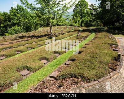 Die deutschen militärischen Friedhof von Costermano befindet sich in einer hügeligen Gegend am östlichen Ufer des Gardasees in der Gemeinde Stockfoto