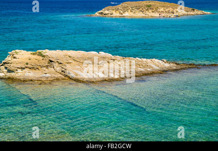 Die unberührte Küste und kristallklarem Wasser der Insel Rab, Kroatien. Stockfoto