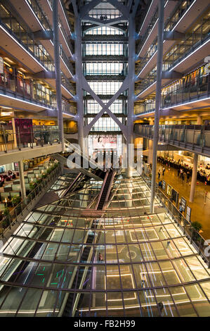 Die HSBC-Hauptsitz in Mittel-, gestaltet von Norman Foster, Hong Kong, China. Stockfoto