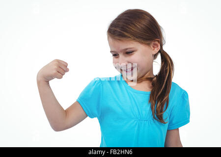 Niedliche Mädchen zeigt Bizeps Stockfoto